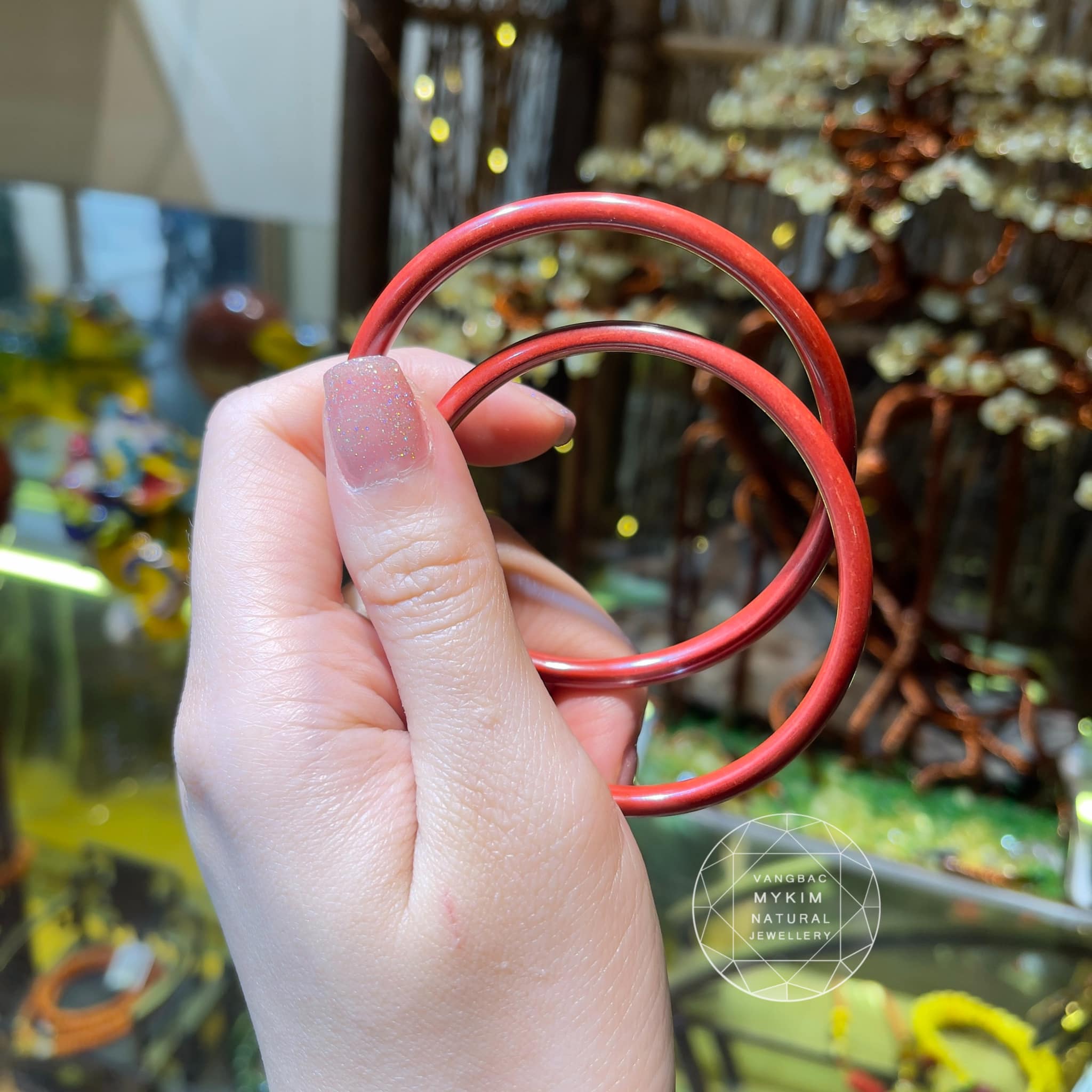 Vòng Tay Chusa Đỏ Nguyên Khối – Bản Tròn Mảnh Dày 4-5mm