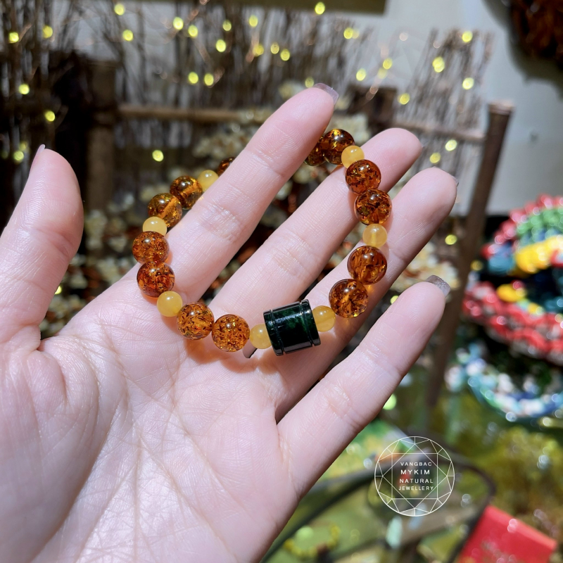 Vòng Hổ Phách Ong Nâu Mix Lu Thống Ngọc Phỉ Thúy  – Trang Sức Thiên Nhiên Cao Cấp