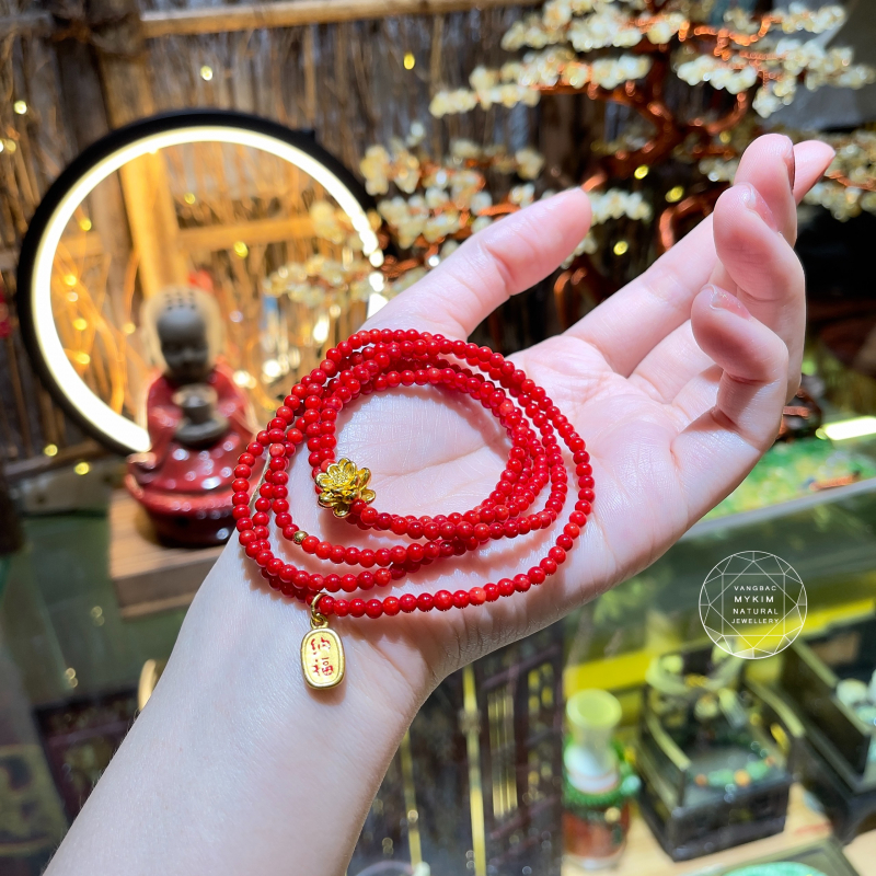 Vòng San Hô Đỏ Thiên Nhiên  – Mix Charm Vàng Hoa Sen & Khánh Treo May Mắn 