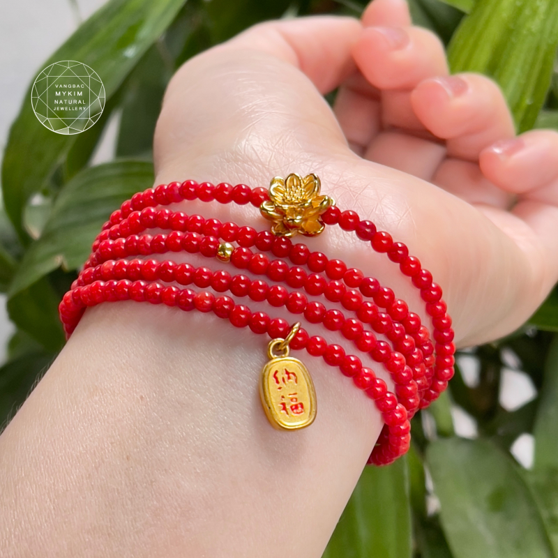 Vòng San Hô Đỏ Thiên Nhiên  – Mix Charm Vàng Hoa Sen & Khánh Treo May Mắn