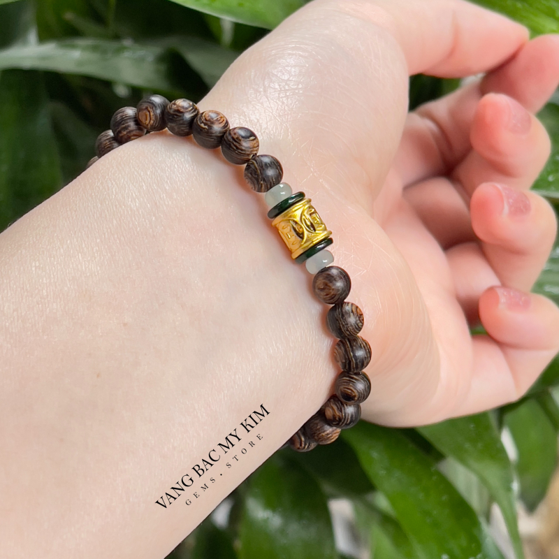 Vòng Trầm Hương Indo mix Ngọc Phỉ Thúy - Charm Vàng 