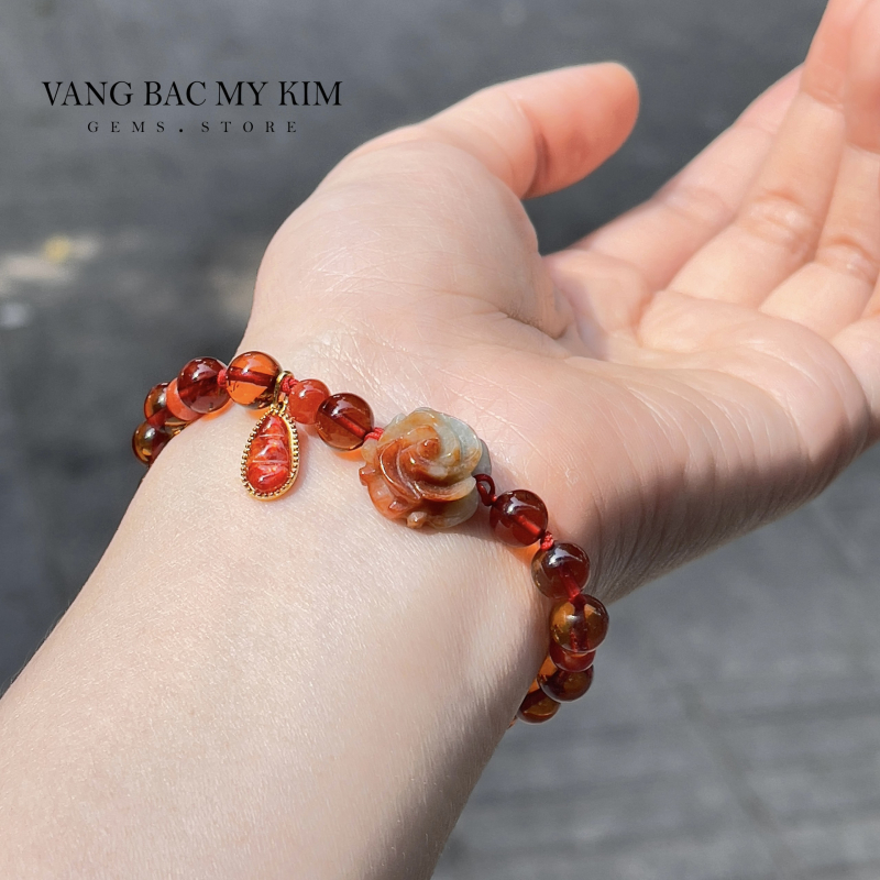 Vòng Tay Hổ Phách Nâu Mix Hoa Hồng Ngọc Cẩm Thạch & Charm Jadeite Đậu Đũa 14k