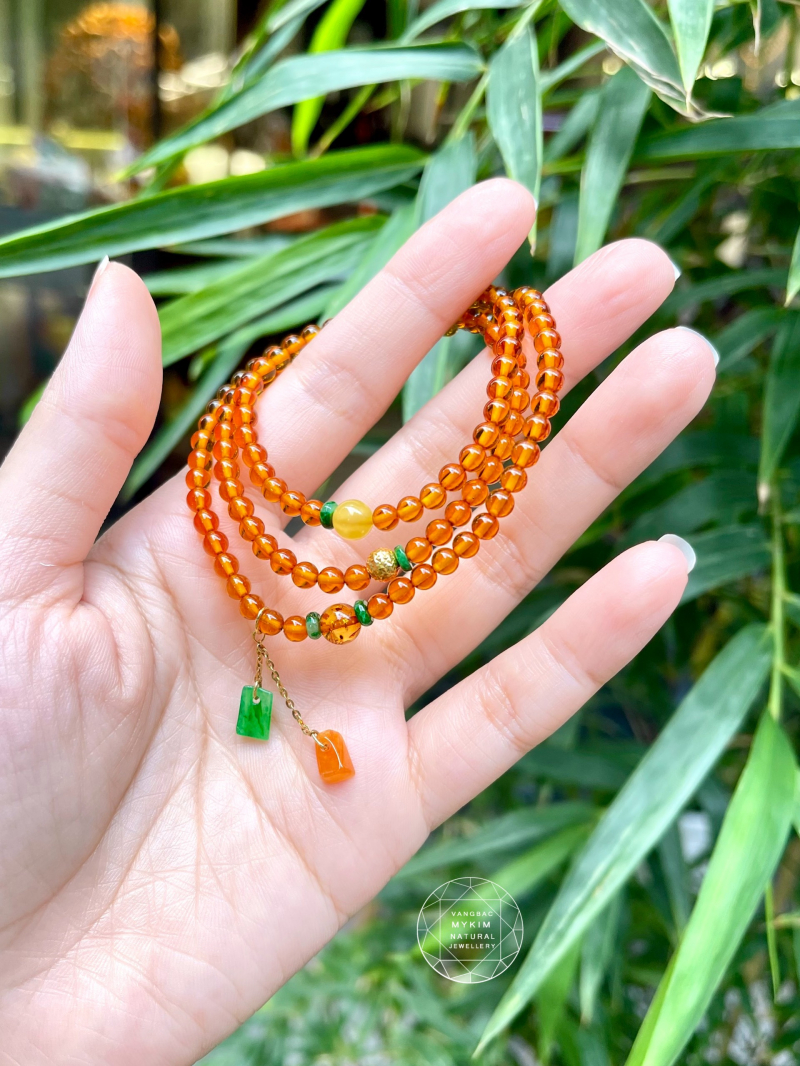 Vòng Hổ Phách Amber Mix Ngọc Jadeite – Charm Treo Jadeite 14k &  Bi Vàng 10k – 3 Vòng Quấn Tinh Tế