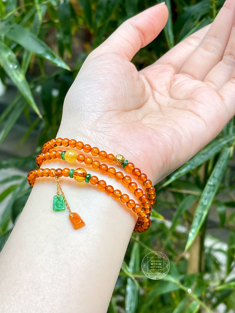 Vòng Hổ Phách Amber Mix Ngọc Jadeite – Charm Treo Jadeite 14k &  Bi Vàng 10k – 3 Vòng Quấn Tinh Tế