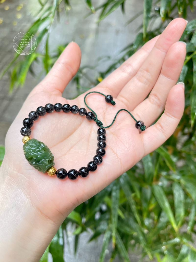 🖤 Vòng Thạch Anh Tóc Đen – Dây Tết Đá 6mm | Charm Lu Thống Ngọc Bích Khắc Hoa Cúc – Chặn Bi Vàng 10K