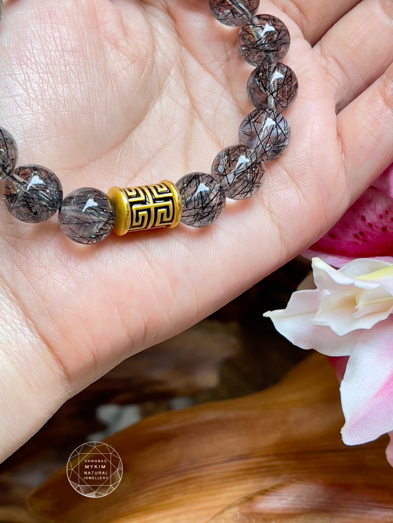 🖤 Vòng Thạch Anh Tóc Đen VIP – Charm Lu Thống Vàng | Hạt Lớn 12–13mm