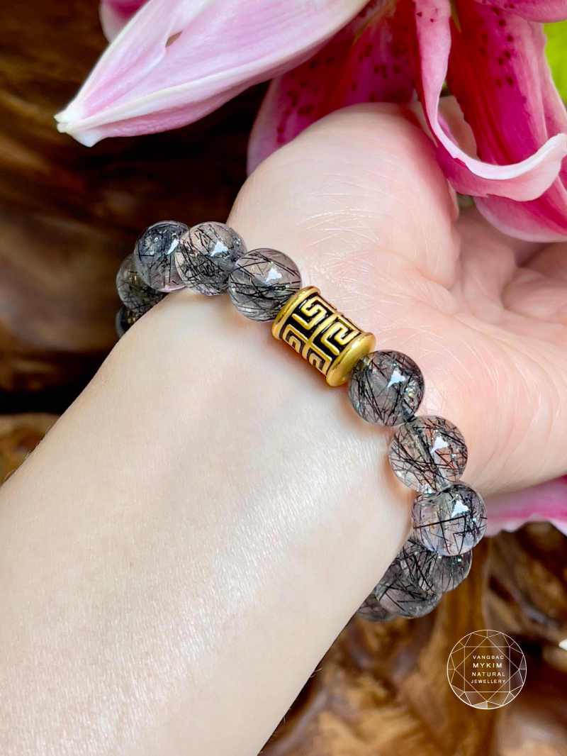 🖤 Vòng Thạch Anh Tóc Đen VIP – Charm Lu Thống Vàng | Hạt Lớn 12–13mm