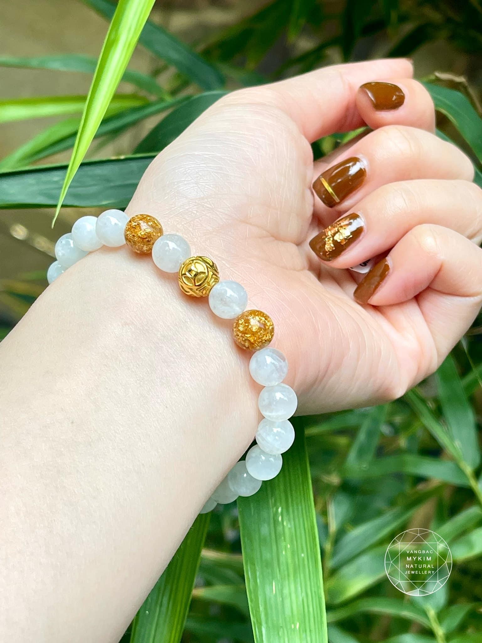 💛 Vòng Đá Mặt Trăng VIP – Mix Charm Vàng Kim Tiền