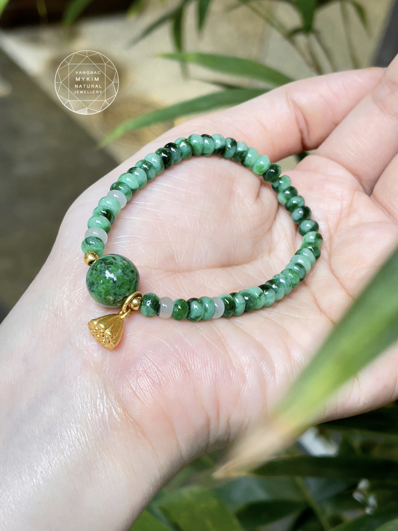 Vòng Ngọc Phỉ Thuý Mã Nha VIP - Charm Sen Vàng 
