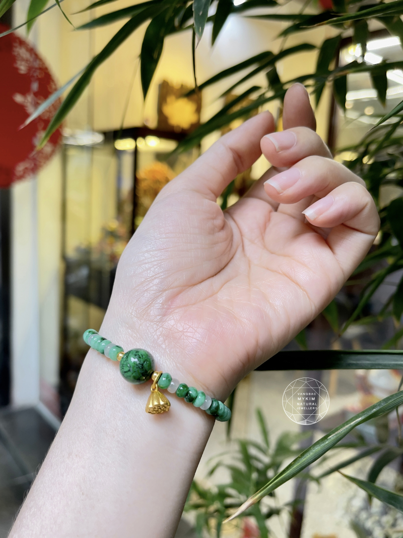 Vòng Ngọc Phỉ Thuý Mã Nha VIP - Charm Sen Vàng 24k