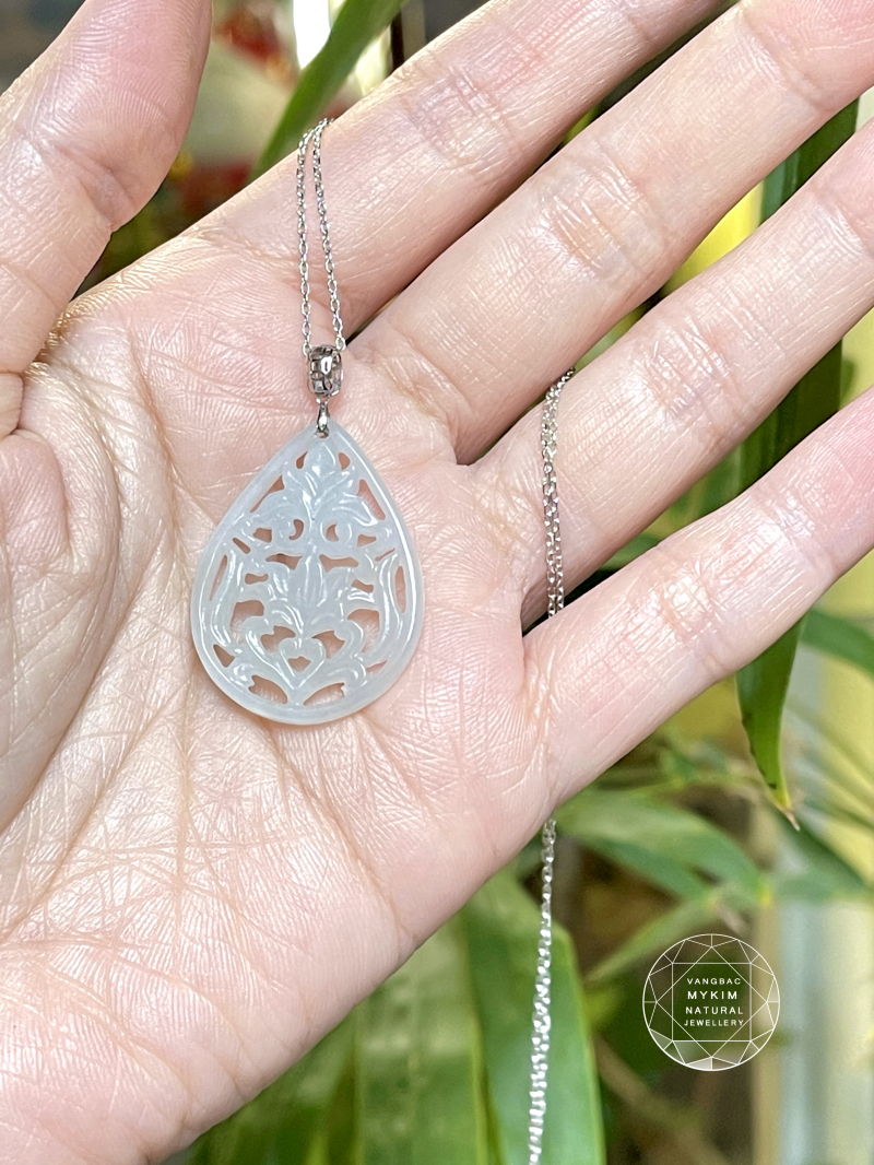 Mặt dây Băng Ngọc Phỉ Thuý - Giọt Nước điêu khắc Hoa Sen - Vàng Trắng 18k