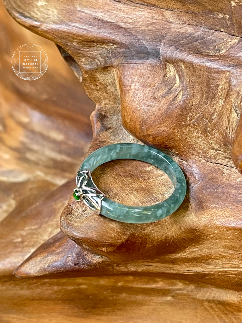 Nhẫn Lam Ngọc Phỉ Thúy xanh trong – Jadeite VIP – Bọc Vàng Trắng 10k - 14k | Trang Sức Thiết Kế Tinh Tế