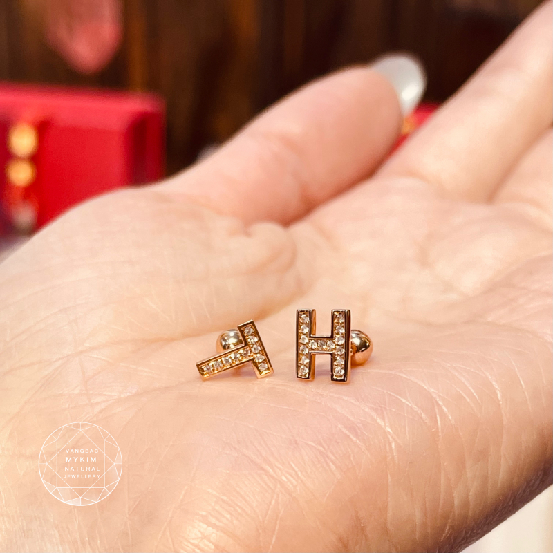 Bông Tai Chữ Vàng Hồng 18k đính Kim Cương TN
