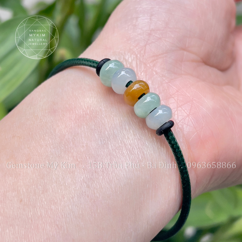 🌿 Vòng Dây Cáp Cứng – Mix Charm Ngọc Phỉ Thúy Đa Sắc Trắng