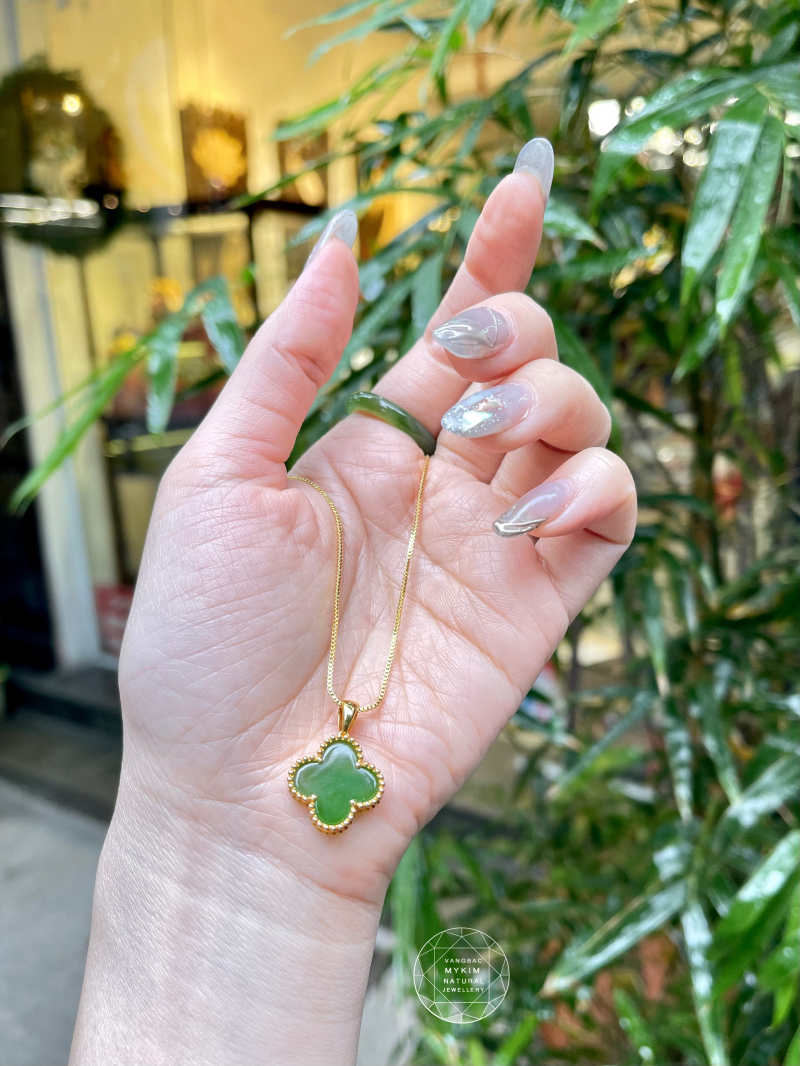 Mặt Dây Cỏ Bốn Lá Ngọc Bích Nephrite • Viền Vàng 10k • May Mắn & Bình An