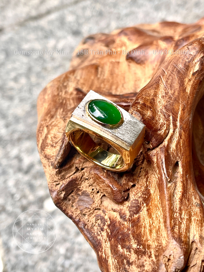 Nhẫn Nam Đính Ngọc Phỉ Thúy – Jadeite VIP Bầu Dục – Vàng Gold & Vàng Trắng 14k