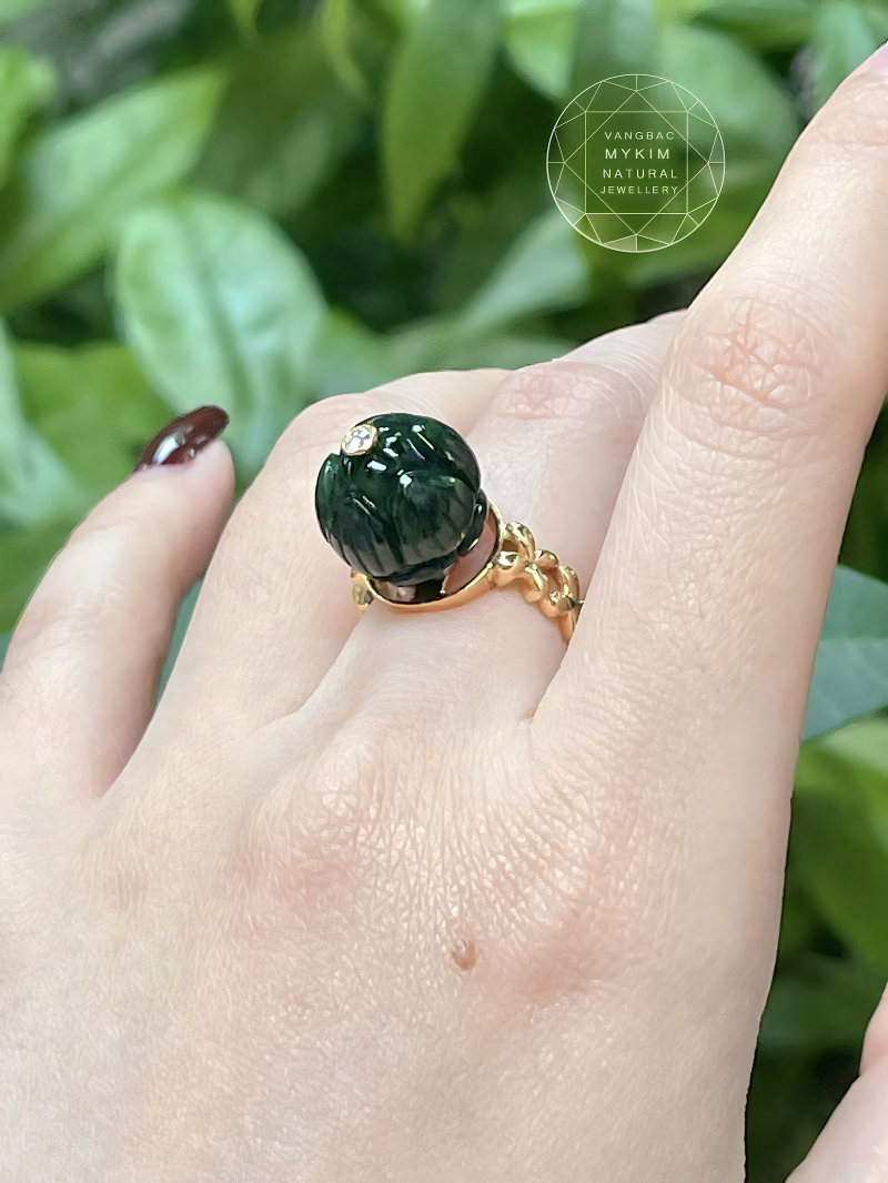 💍 Nhẫn Hoa Sen Ngọc Phỉ Thúy – Vàng 14k Đính Moissanite Cao Cấp
