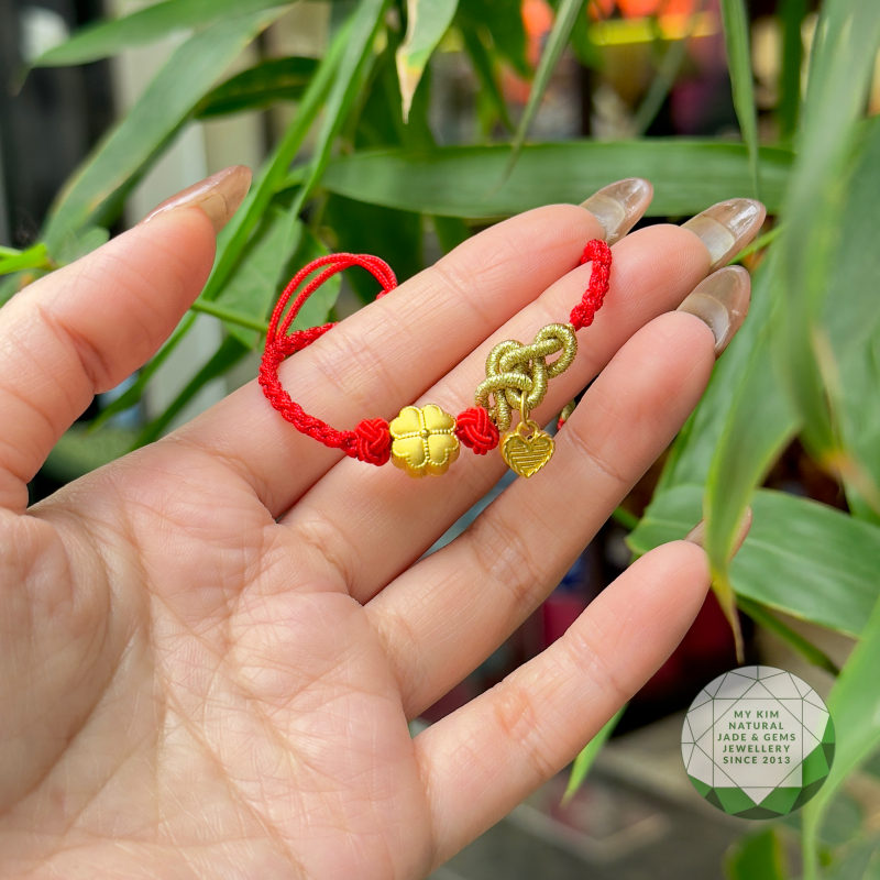 Dây Tết Chỉ Đỏ - Charm Cỏ Bốn Lá - Tim Treo Vàng 