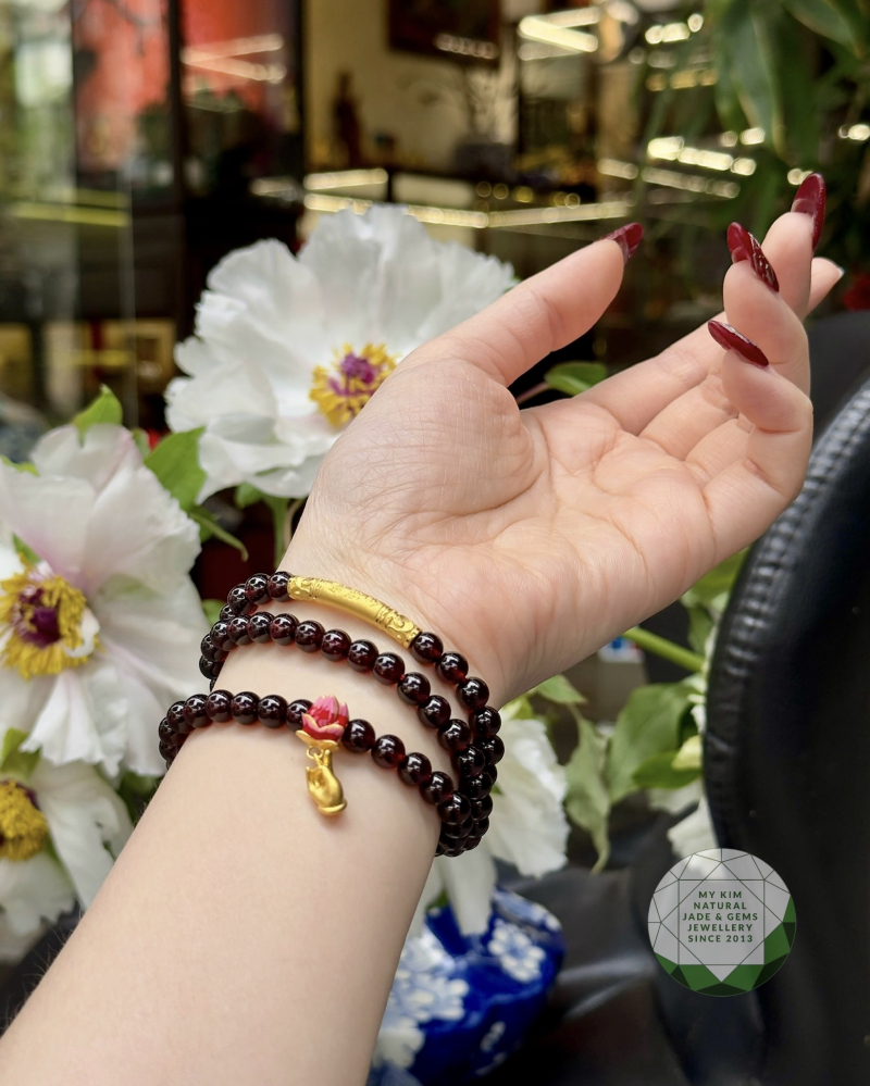 Chuỗi Vòng Granat vip - Charm Vàng  Tay Phật