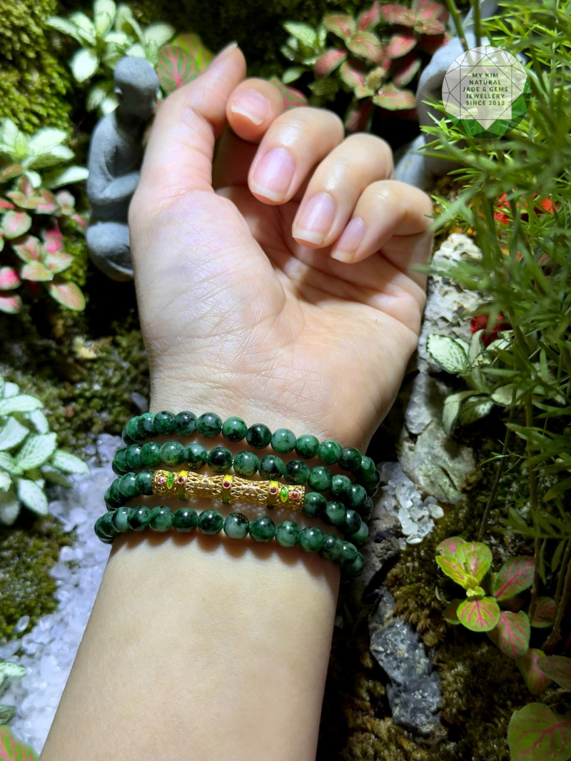 💚 Vòng Ngọc Phỉ Thúy VIP – Charm Ống Trúc Vàng 18K Vẽ Pháp Lam | Bình An – Tĩnh Tại – Khí Chất