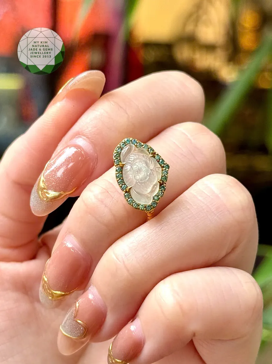🌸 Nhẫn Hoa Sen Băng Ngọc Phỉ Thúy – Jadeite VIP – Viền Moissanite Xanh – Vàng Gold 14k