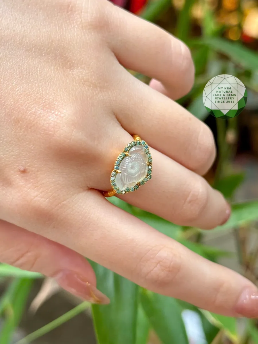 🌸 Nhẫn Hoa Sen Băng Ngọc Phỉ Thúy – Jadeite VIP – Viền Moissanite Xanh – Vàng Gold 14k