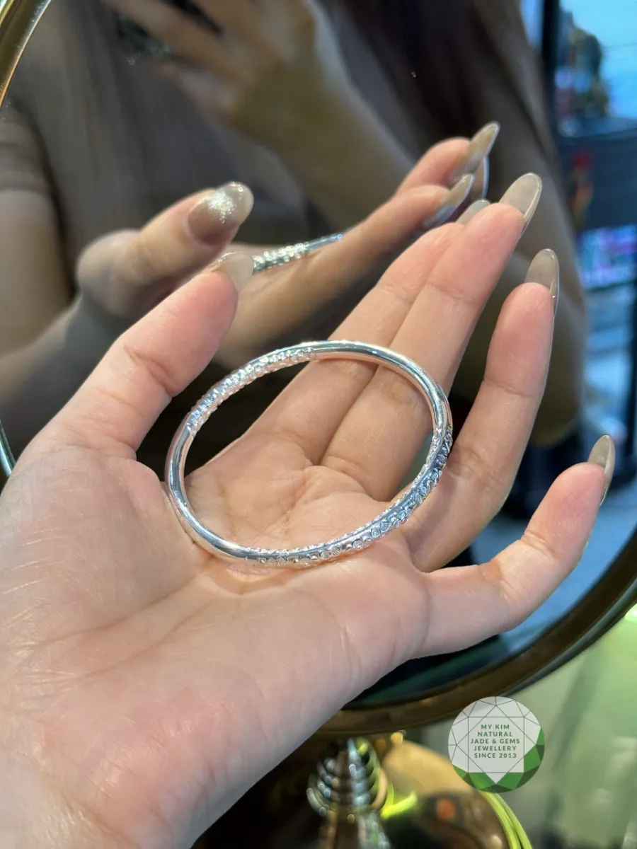 Set Vòng Bạc Chạm Hoa Mai & Vòng Bản Mắt Mèo Hồng – Tinh Hoa Truyền Thống, Thanh Lịch Nữ Tính