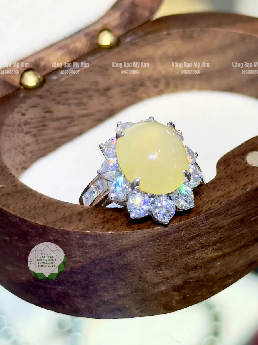 Nhẫn Ngọc Phỉ Thúy Vàng Trắng Full Kim Moissanite