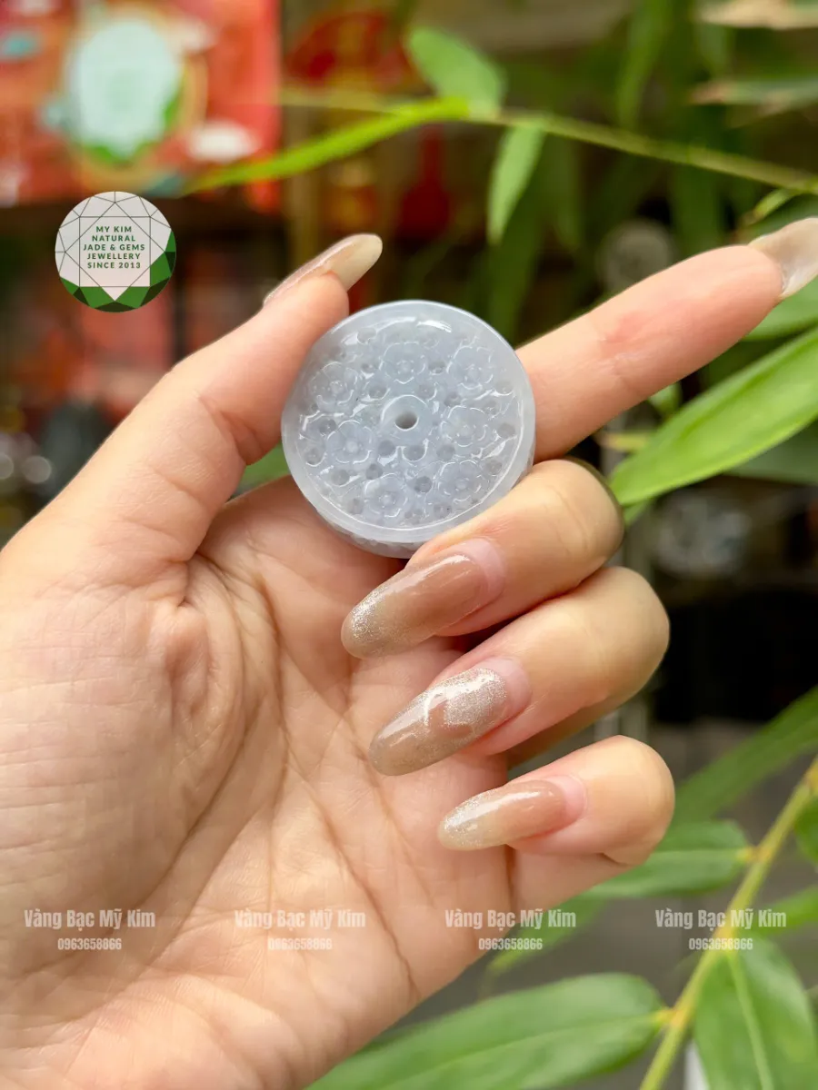 🌸 Mặt Ngọc Đồng Điếu Phỉ Thúy Tử La Lan – Hoa Mai Nở Giữa Sắc Ngọc Tím Nhạt 