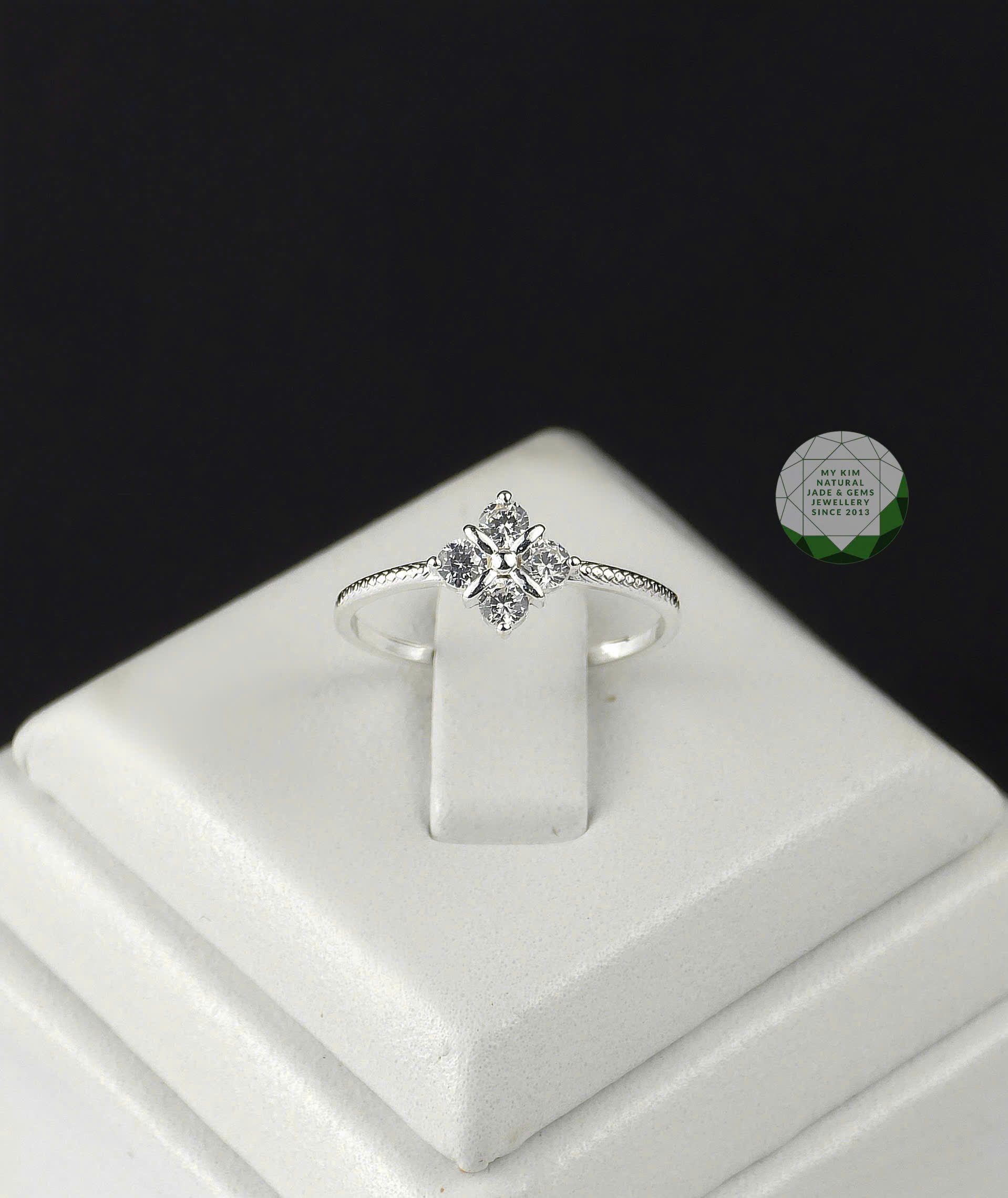 Nhẫn Cỏ Bốn Lá Bạc Si Vàng Trắng – Thanh Nhẹ, May Mắn Và Tinh Tế