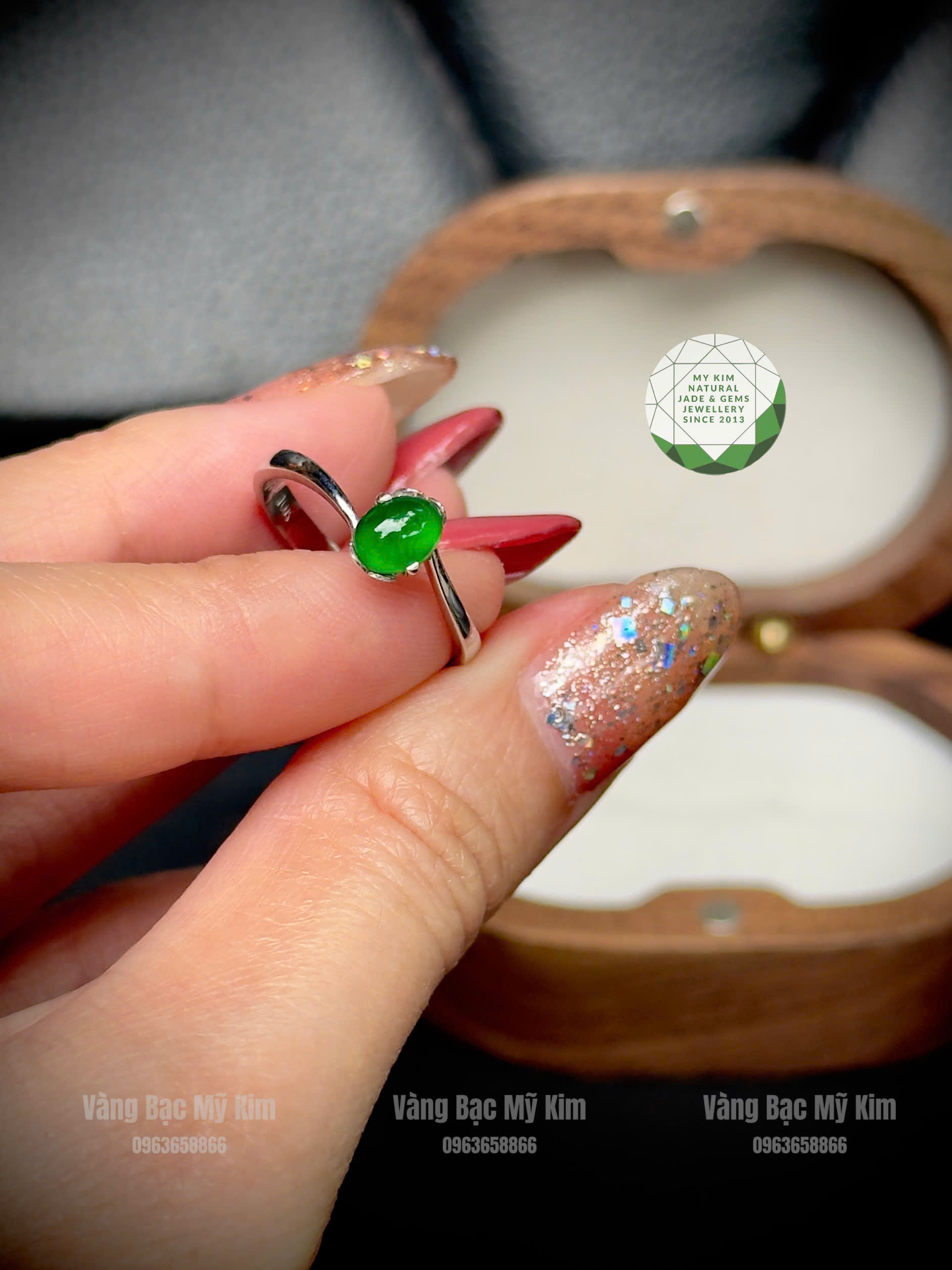 Nhẫn Ngọc Phỉ Thúy Hoàng Đế (Imperial Jadeite) - Vàng Trắng 10k – Dáng Mảnh, Tinh Tế Nhẹ Nhàng