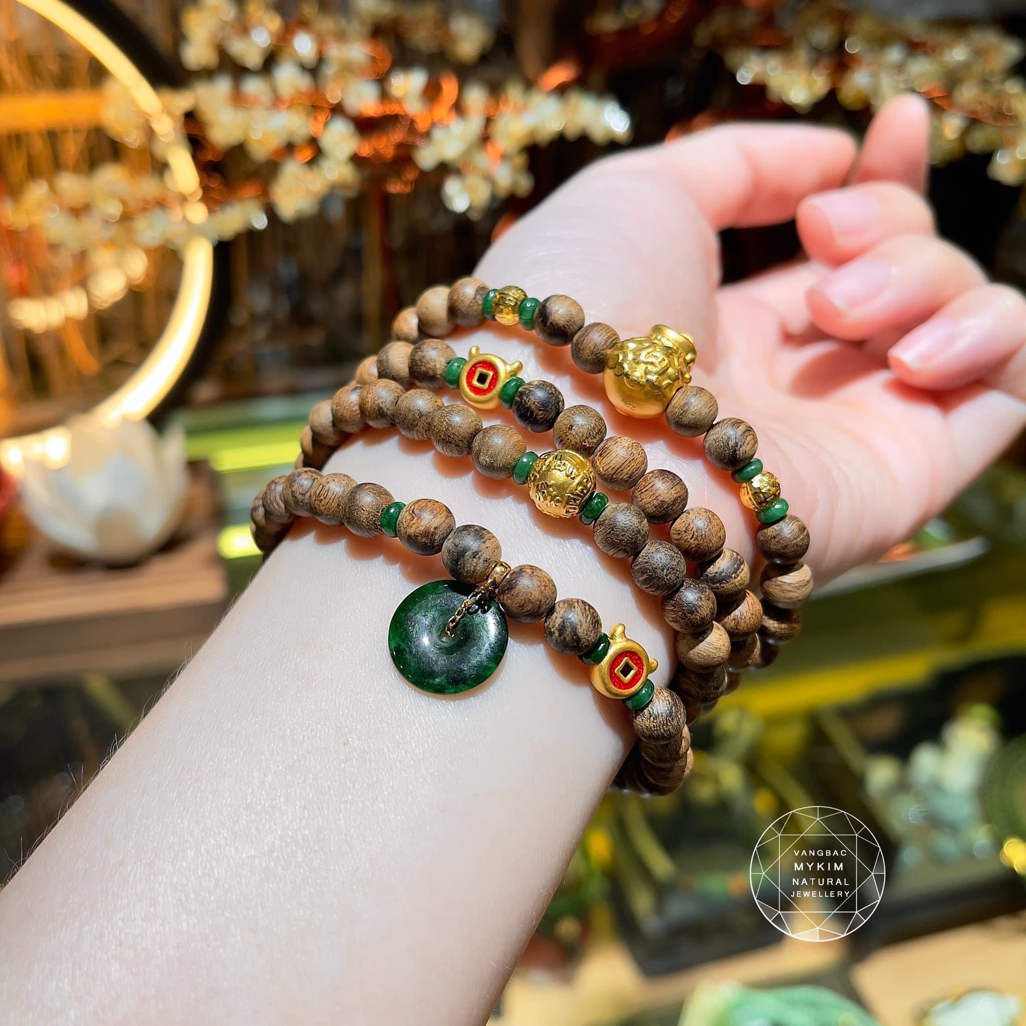 💚 Vòng Trầm Hương Mix Ngọc Phỉ Thúy & Charm Vàng – Vẻ Đẹp Của Sự Bình An Và Thịnh Vượng