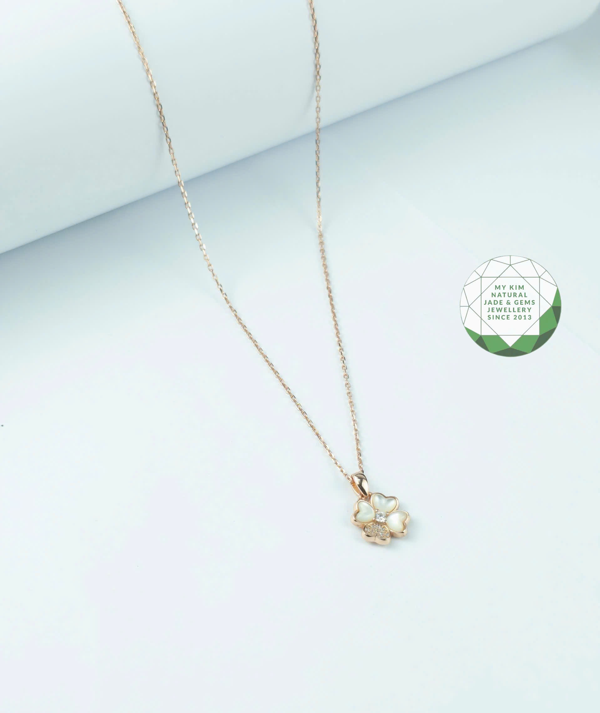 Mặt Dây Cỏ Bốn Lá Vàng 10K–14K–18K | Đính Xà Cừ Trắng – Thanh Thuần Và Dịu Dàng Như Nắng Mai